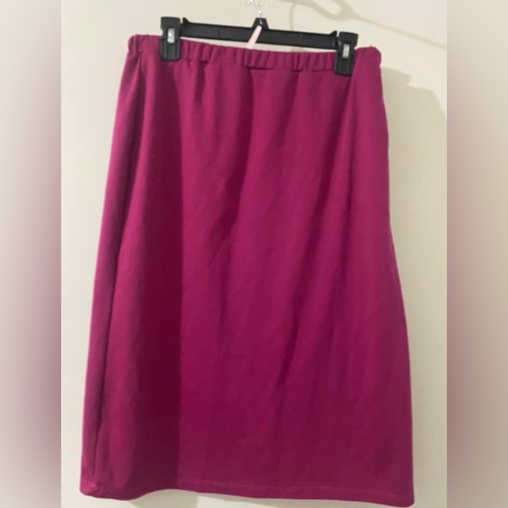Magenta Pencil skirt